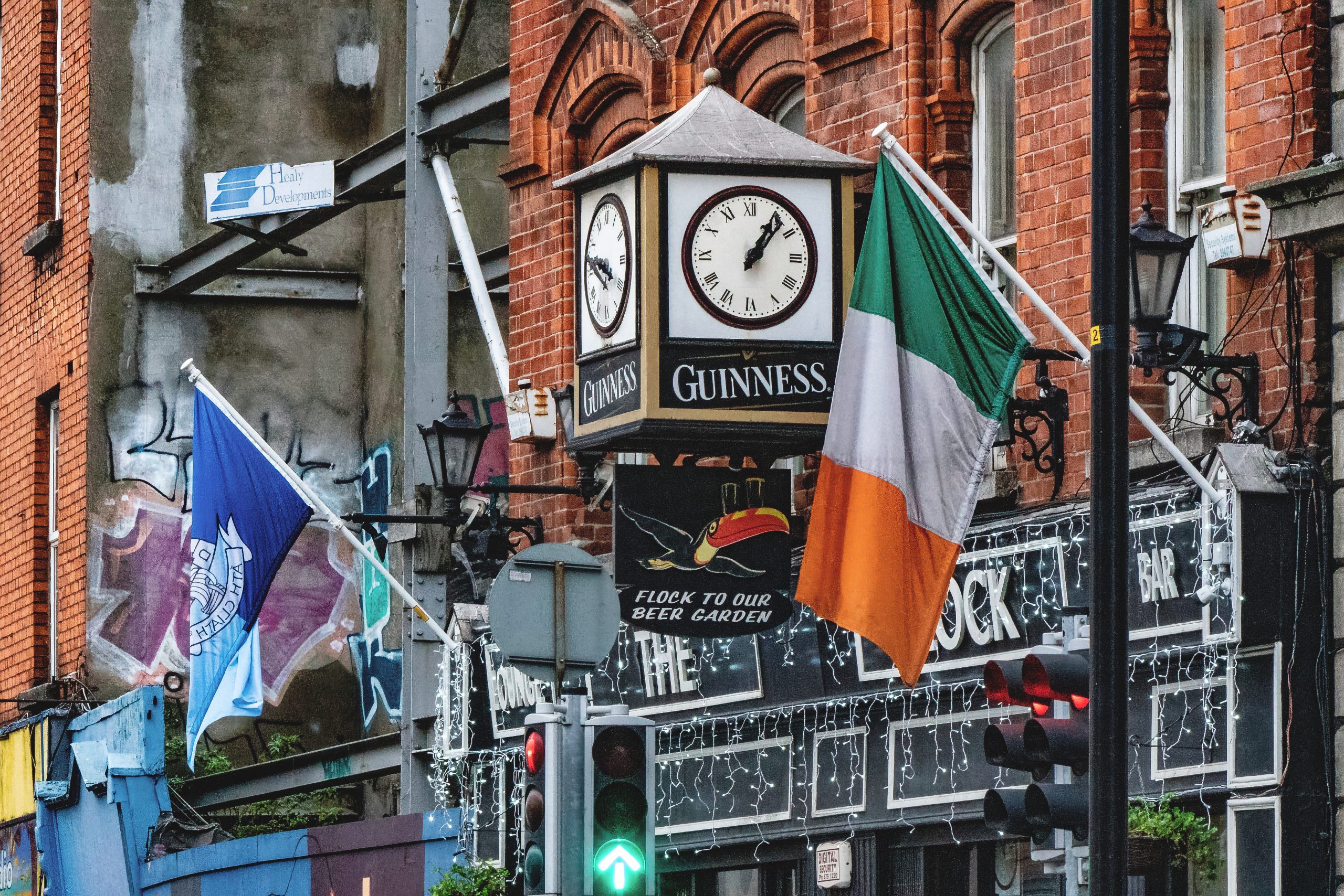 THE GUINNESS CLOCK AT THE CLOCK PUB ON THOMAS STREET